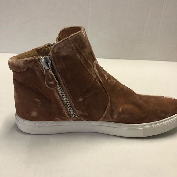 Gentle Souls by Kenneth Cole Women's Carter High-Top Sneakers - Picture 3 of 7